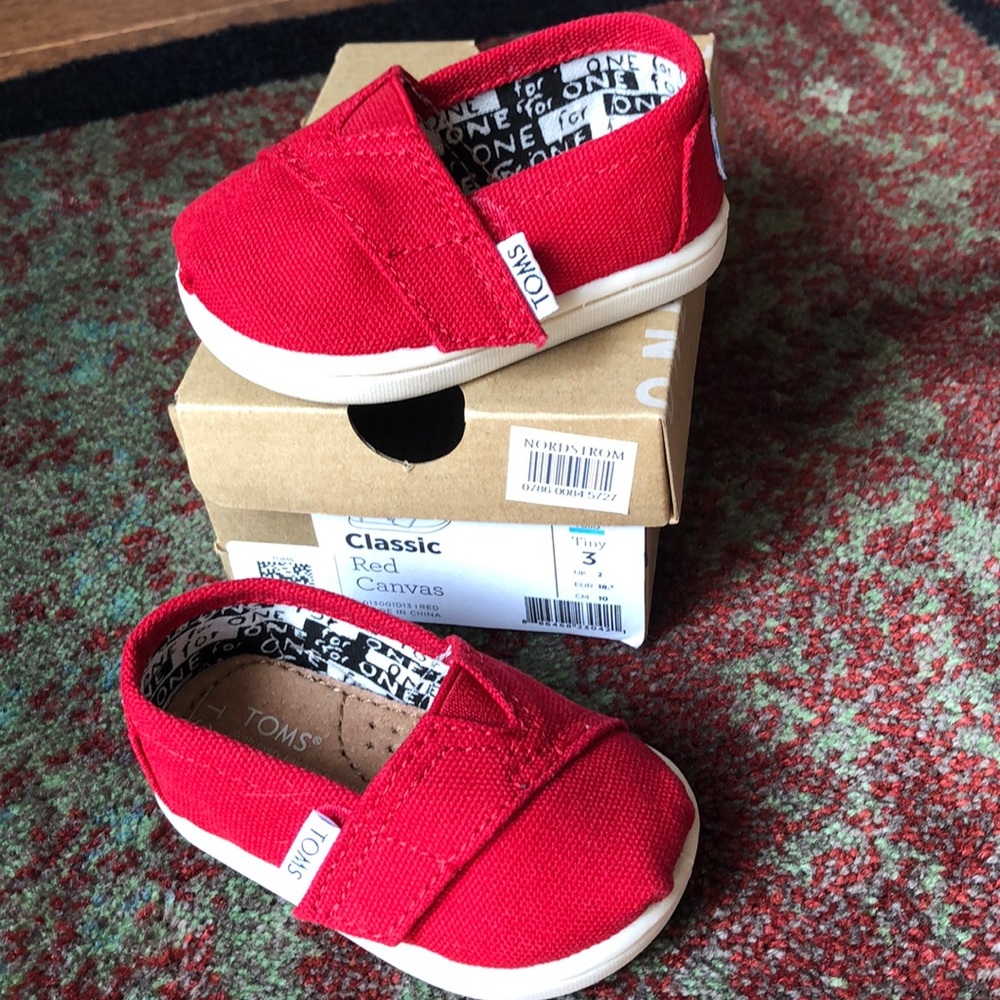 Brand New Baby Toms infant Red Canvas Shoe size T3